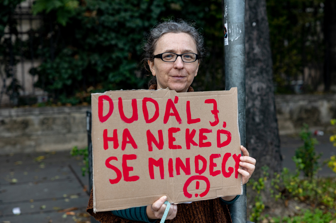 tanárok demonstráció diákok pedagógussztrájk élőlánc