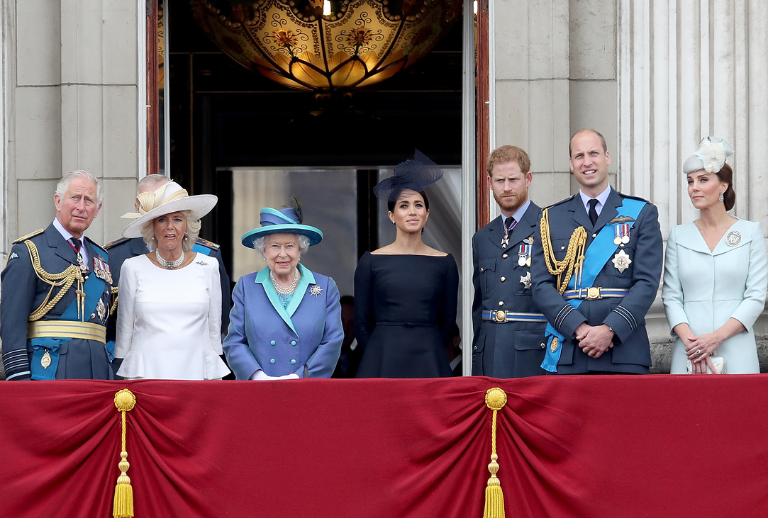 Károly herceg, Kamilla hercegné, II. Erzsébet királynő, Meghan Markle, Herry herceg, Vilmos herceg és Katalin hercegné 2018-ban -Forrás: Getty Images/Chris Jackson/Chris Jackson