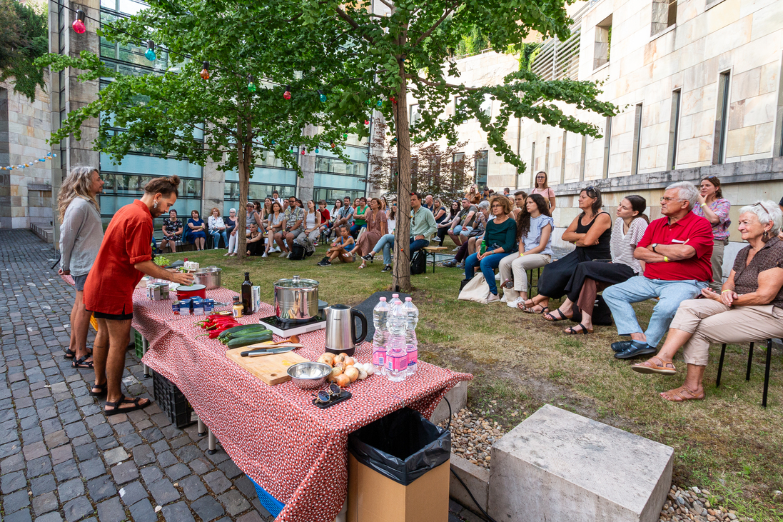 felvonulás Budapest Pride LMBTQ emberi jogok Múzeumok Éjszakája arab konyha