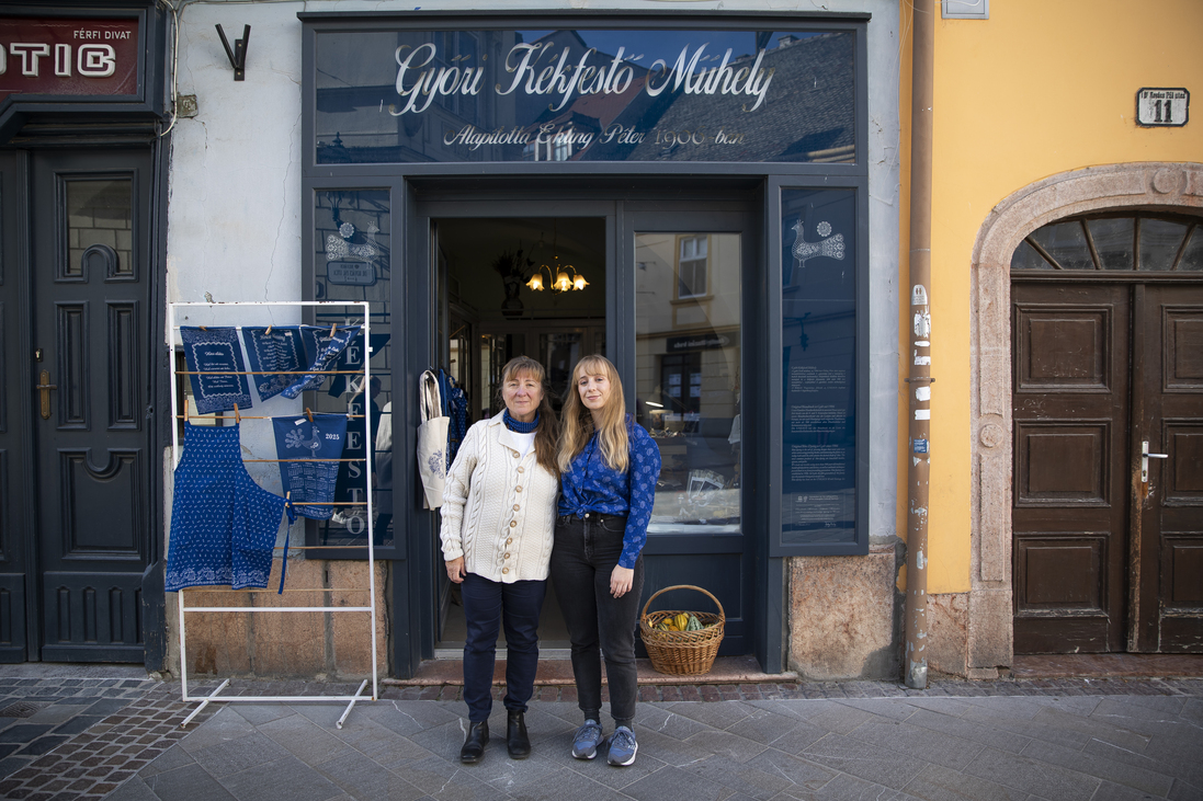 Győr régi mesterségek Győri Kékfestő Műhely kékfestés Gerencsér Enikő